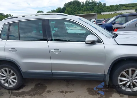 2017 Volkswagen Tiguan 2.0T Wolfsburg Edition z USA, uszkodzony, nr VIN WVGSV7AX9HW504047